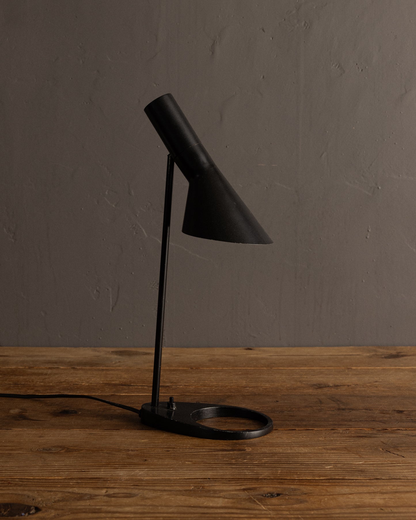 Arne Jacobsen — Visor Desk Lamp