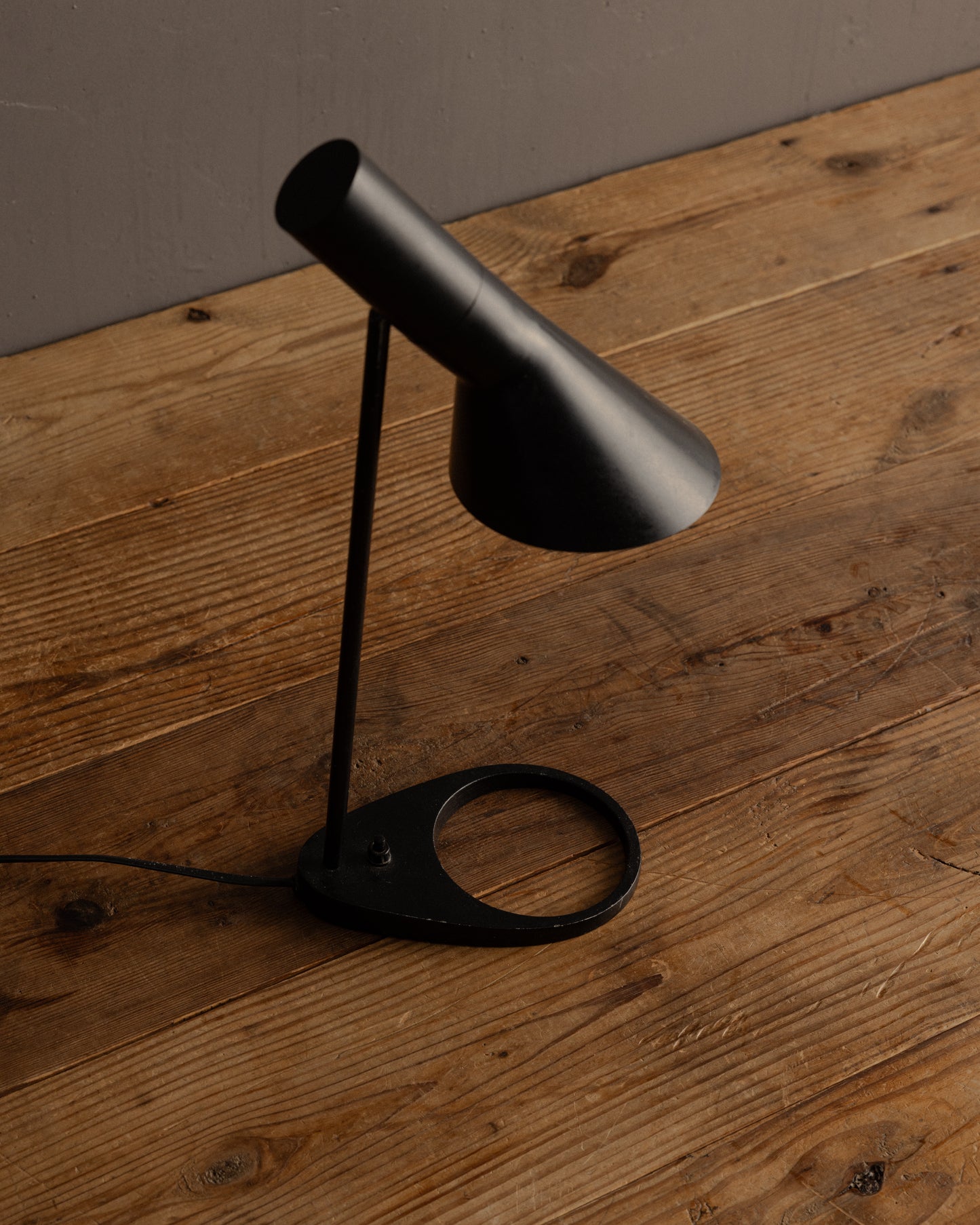 Arne Jacobsen — Visor Desk Lamp