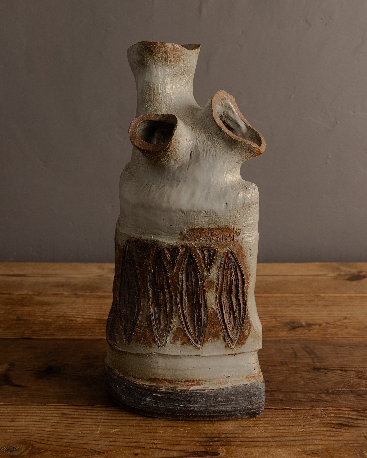 R'Antony — Sculptural Ceramic Form