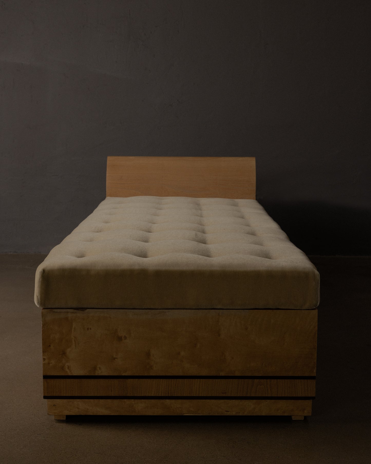Modern Daybed with Tufted Cushion