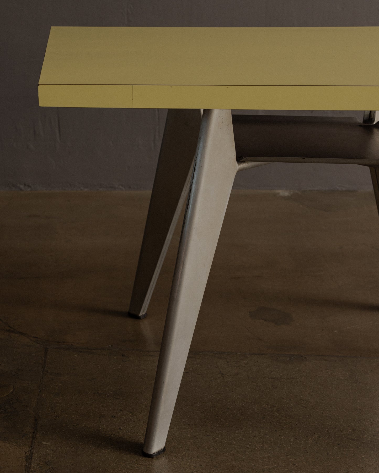 Guéridon Cafeteria Table by Jean Prouve