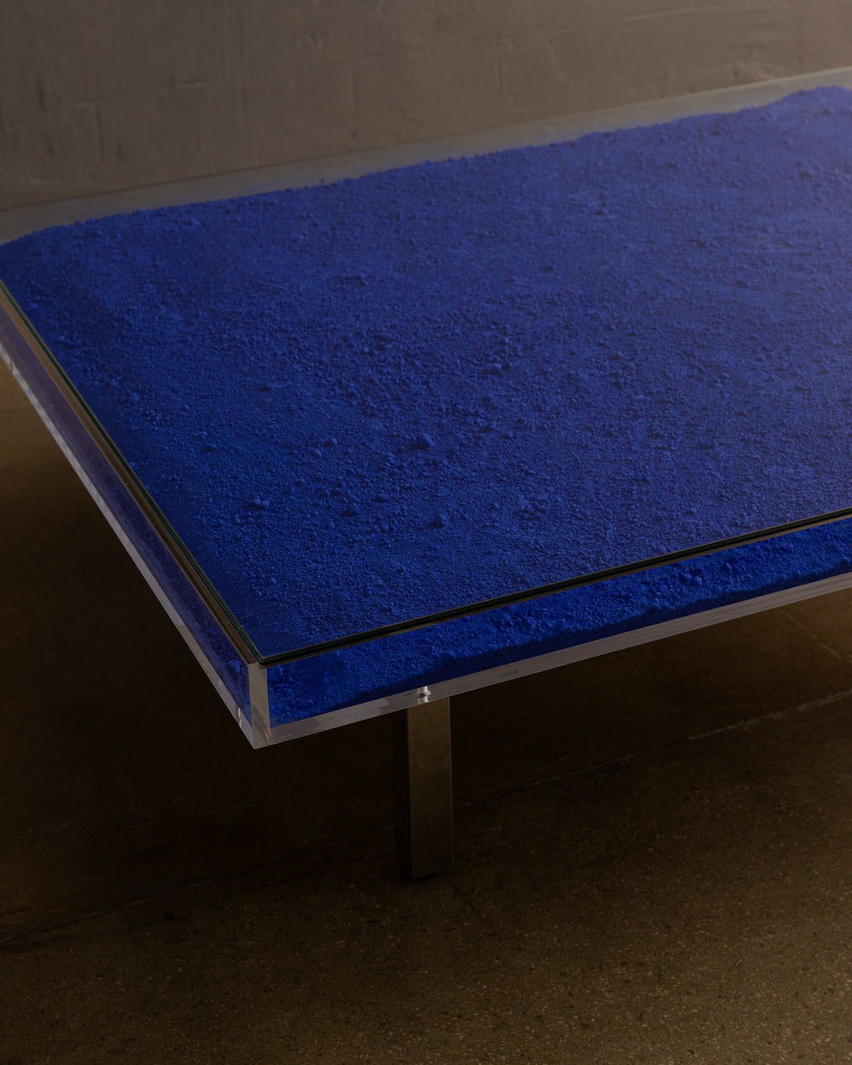 Yves Klein — Table Bleu