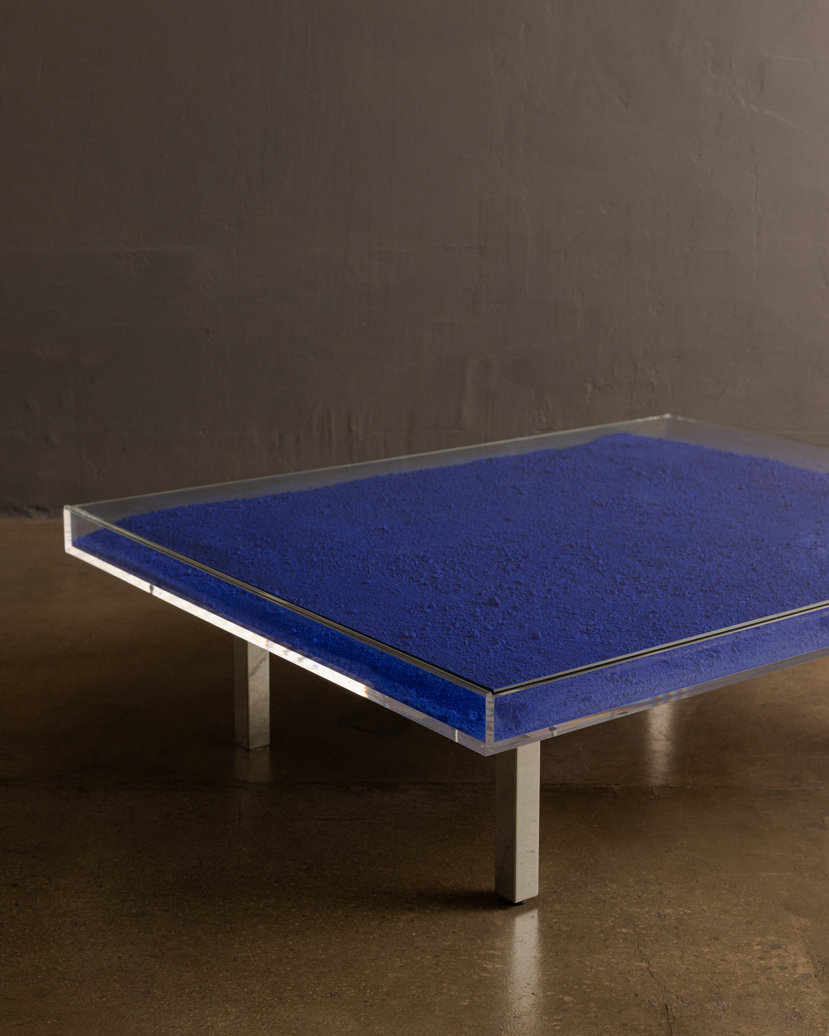Yves Klein — Table Bleu